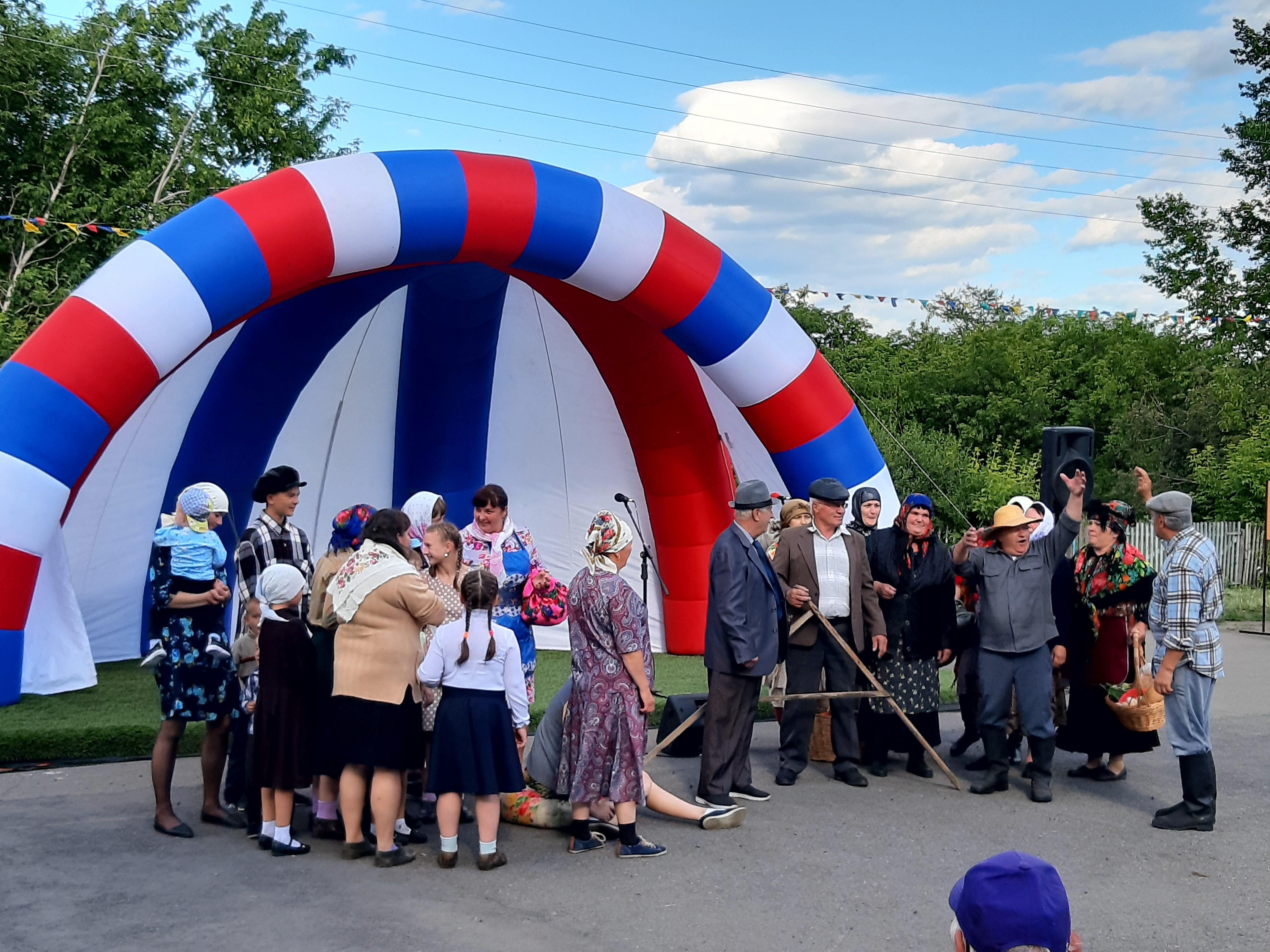 Момент праздника &amp;quot;Ольгино-125 лет&amp;quot;. Переселенцы.